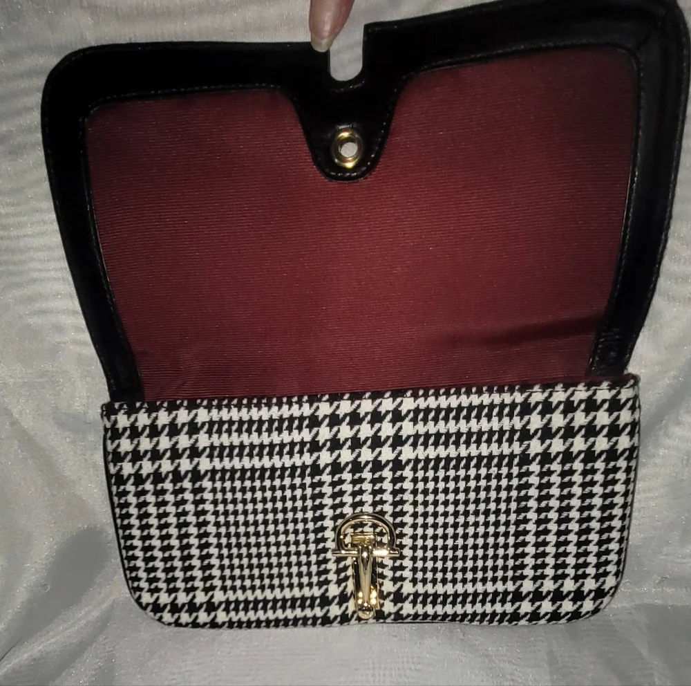 Talbots Houndstooth Clutch with Gold Clasp - Picture 4 of 7